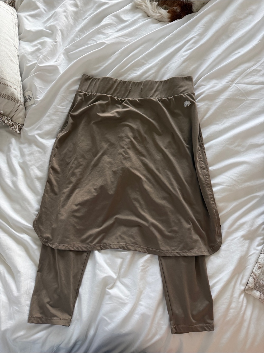 Women’s Taupe Snoga Active Skirt with Attached Leggings. XL Good preloved
